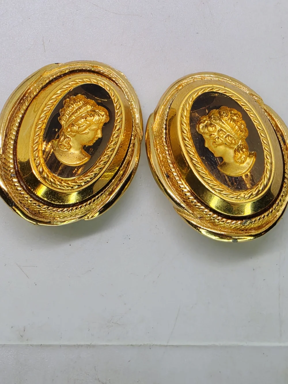 N/A elegant gold